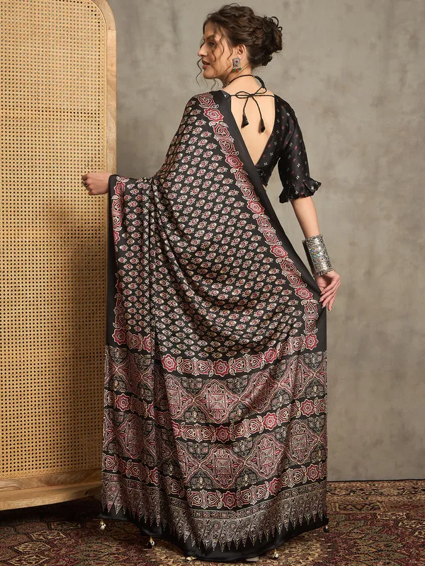 Women's_Pure_Crepe_Black_Printed_Designer_Saree_With_Blouse_Piece