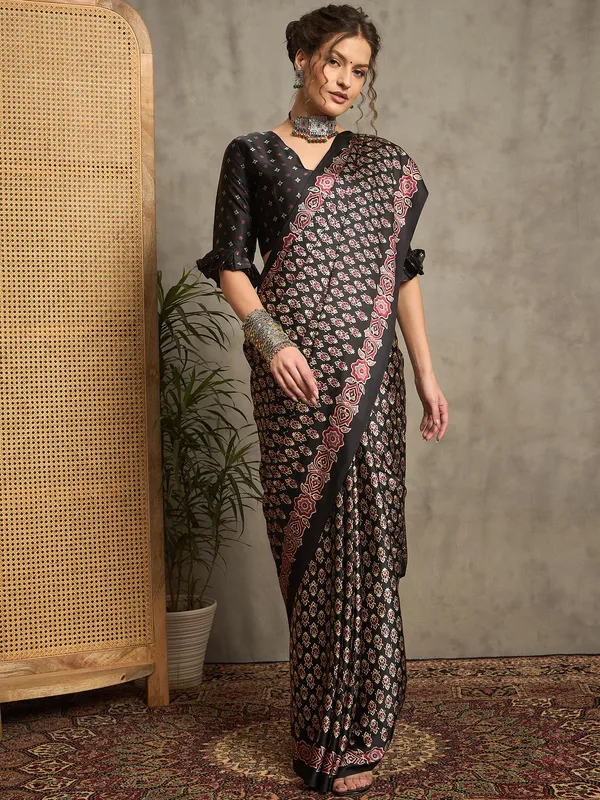 Women's_Pure_Crepe_Black_Printed_Designer_Saree_With_Blouse_Piece