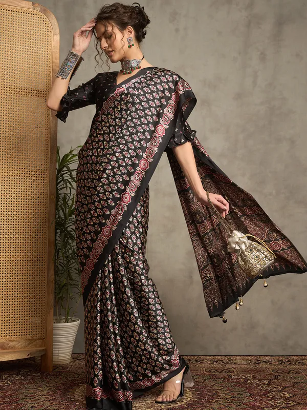 Women's_Pure_Crepe_Black_Printed_Designer_Saree_With_Blouse_Piece