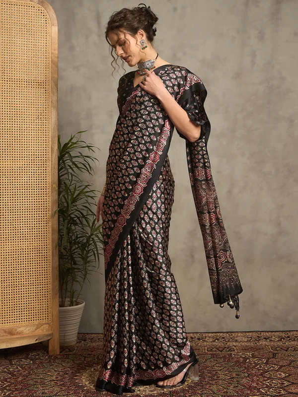 Women's_Pure_Crepe_Black_Printed_Designer_Saree_With_Blouse_Piece