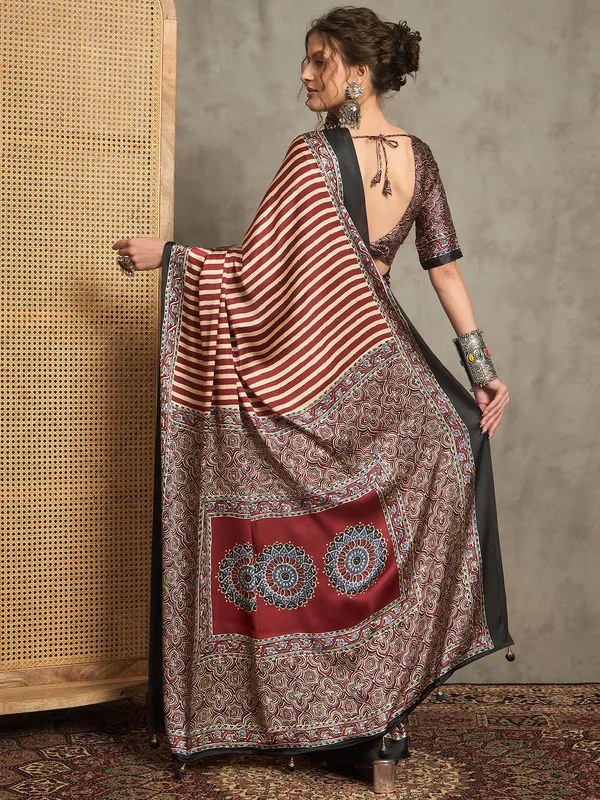 Women's_Pure_Crepe_Maroon_Printed_Designer_Saree_With_Blouse_Piece
