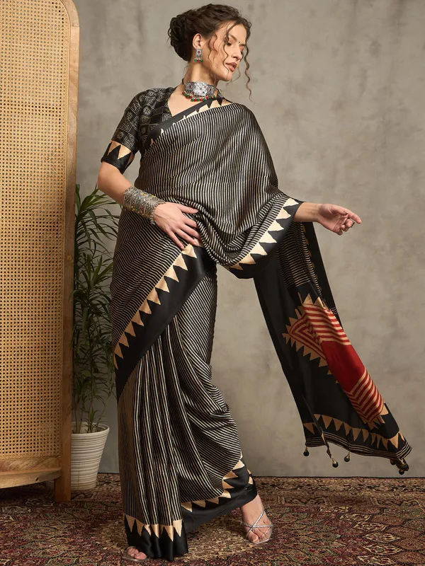 Women's_Pure_Crepe_Black_Printed_Designer_Saree_With_Blouse_Piece