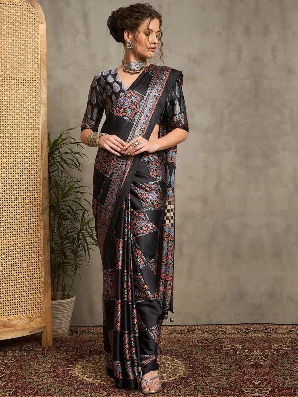 Women's_Pure_Crepe_Black_Printed_Designer_Saree_With_Blouse_Piece