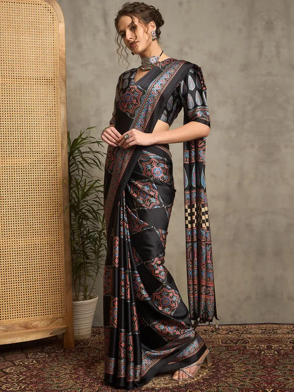 Women's_Pure_Crepe_Black_Printed_Designer_Saree_With_Blouse_Piece