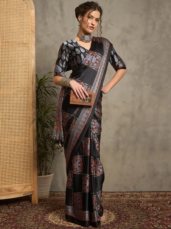 Women's_Pure_Crepe_Black_Printed_Designer_Saree_With_Blouse_Piece
