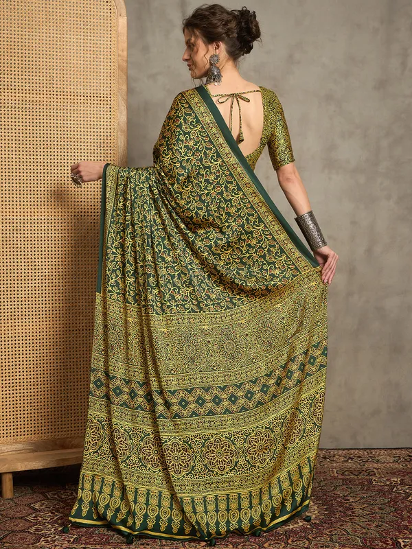 Women's_Pure_Crepe_Green_Printed_Designer_Saree_With_Blouse_Piece