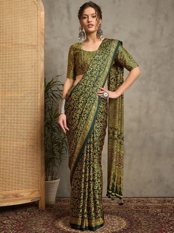 Women's_Pure_Crepe_Green_Printed_Designer_Saree_With_Blouse_Piece