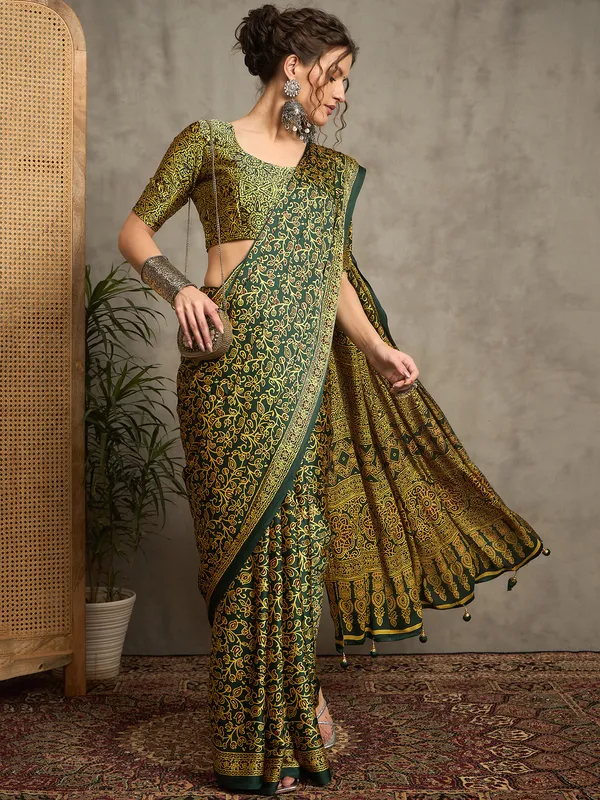 Women's_Pure_Crepe_Green_Printed_Designer_Saree_With_Blouse_Piece