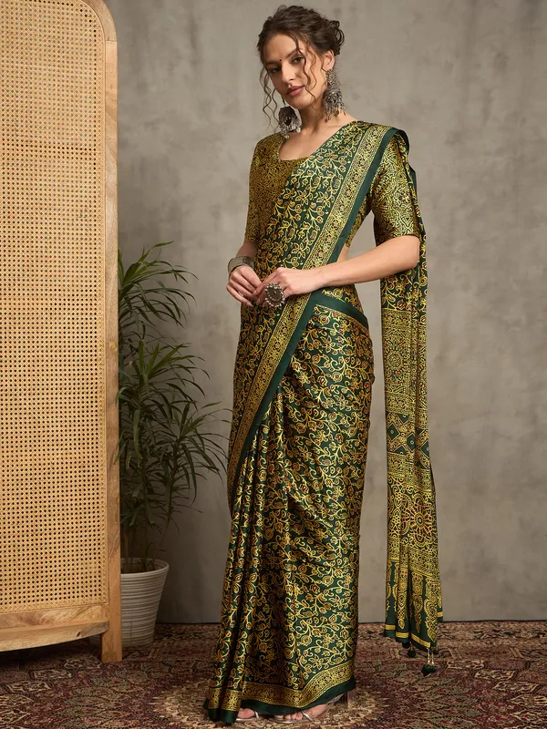 Women's_Pure_Crepe_Green_Printed_Designer_Saree_With_Blouse_Piece