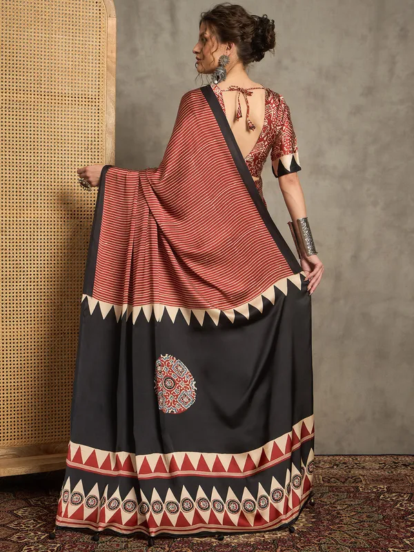 Women's_Pure_Crepe_Maroon_Printed_Designer_Saree_With_Blouse_Piece