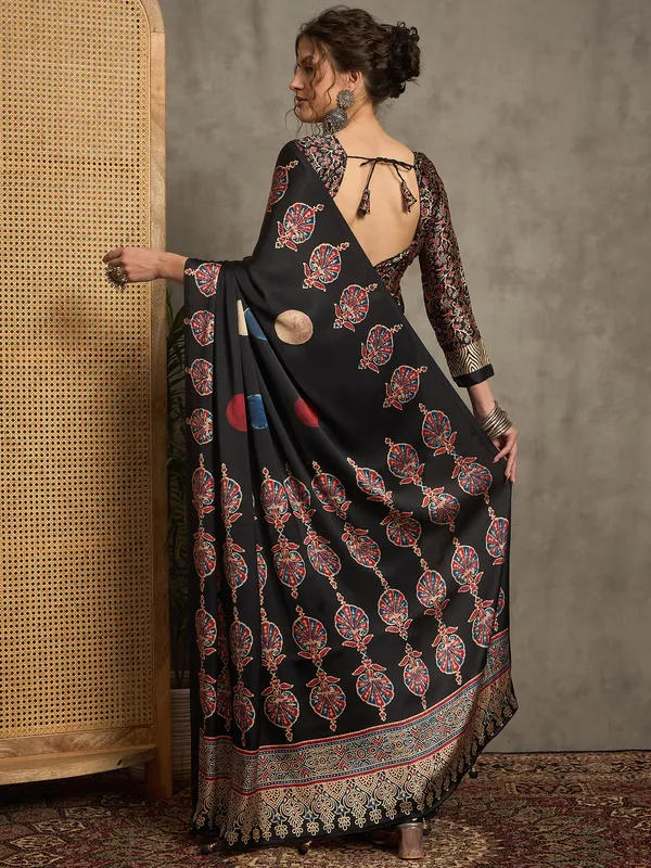 Women's_Pure_Crepe_Black_Printed_Designer_Saree_With_Blouse_Piece