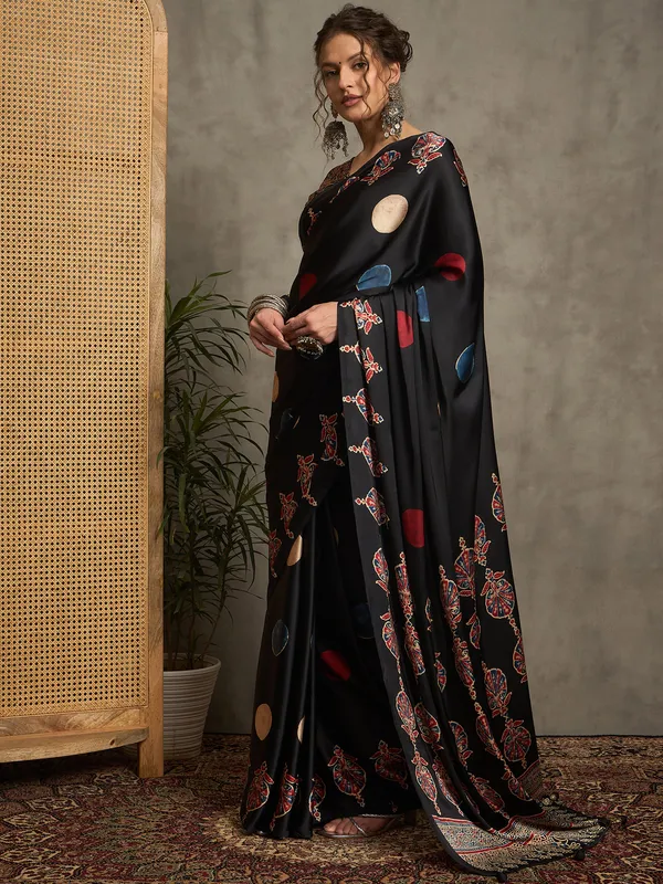 Women's_Pure_Crepe_Black_Printed_Designer_Saree_With_Blouse_Piece