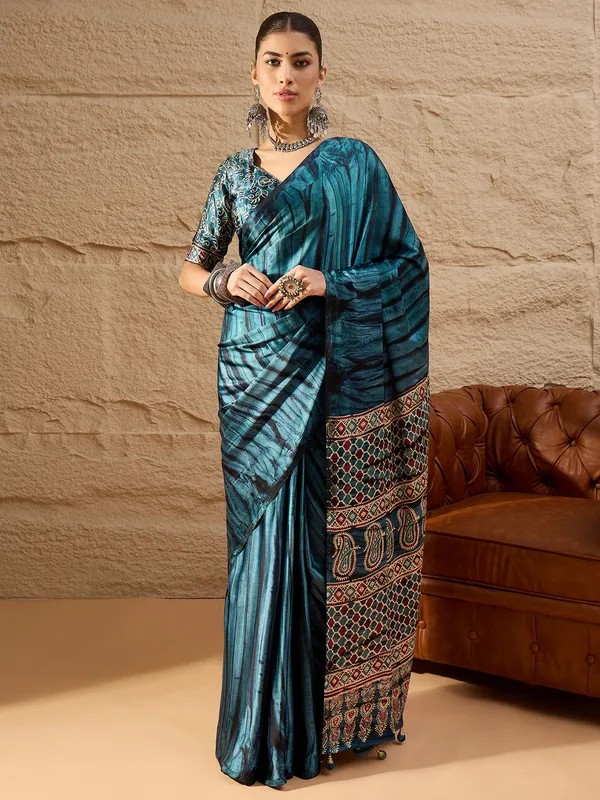 Women's_Crepe_Teal_blue_Printed_Designer_Saree_With_Blouse_Piece