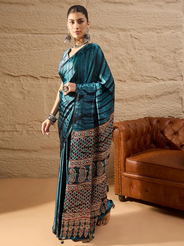 Women's_Crepe_Teal_blue_Printed_Designer_Saree_With_Blouse_Piece