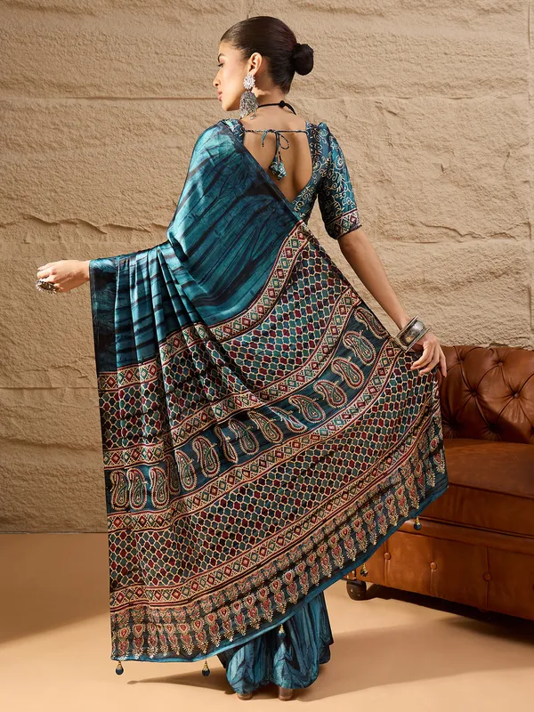 Women's_Crepe_Teal_blue_Printed_Designer_Saree_With_Blouse_Piece