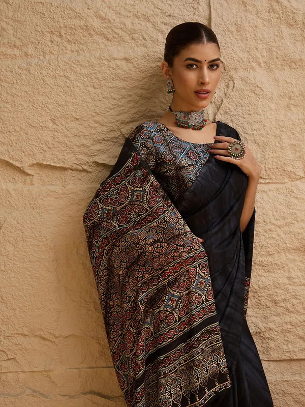 Women's_Crepe_Black_Printed_Designer_Saree_With_Blouse_Piece