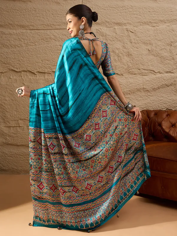 Women's_Crepe_Light_Blue_Printed_Designer_Saree_With_Blouse_Piece