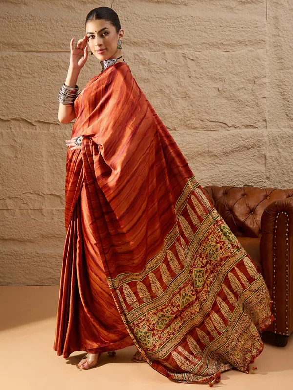 Women's_Crepe_Rust_Printed_Designer_Saree_With_Blouse_Piece