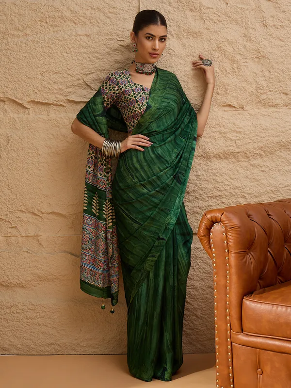Women's_Crepe_Green_Printed_Designer_Saree_With_Blouse_Piece