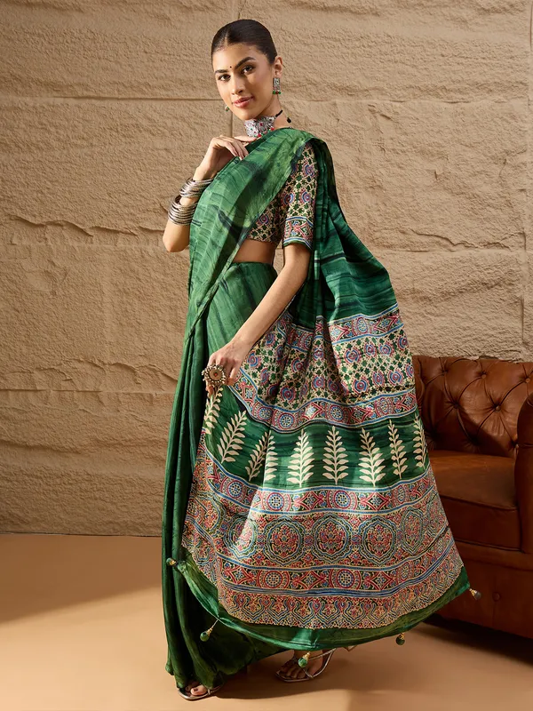 Women's_Crepe_Green_Printed_Designer_Saree_With_Blouse_Piece
