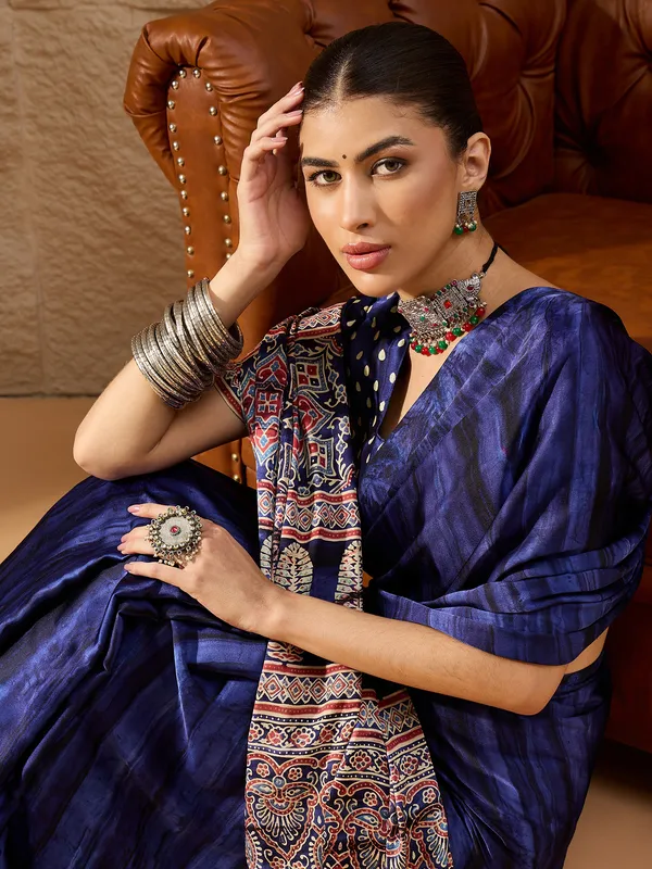 Women's_Crepe_Blue_Printed_Designer_Saree_With_Blouse_Piece