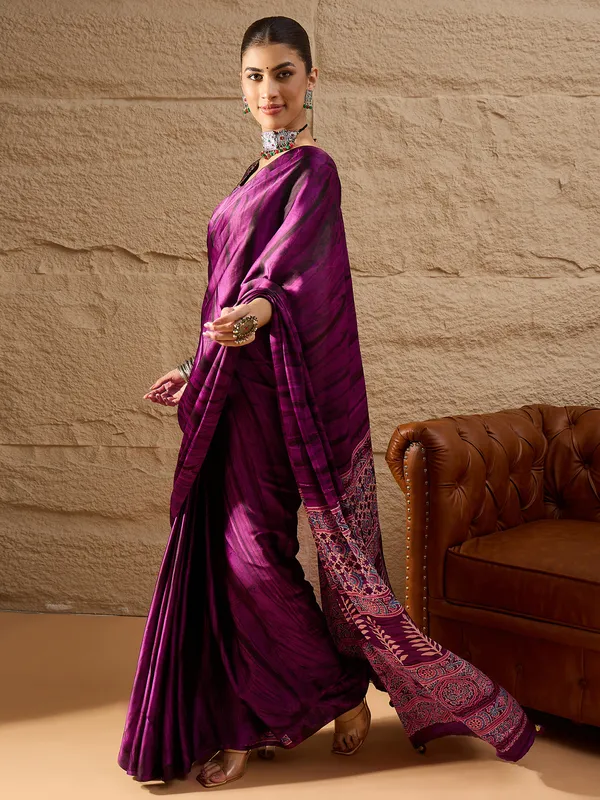 Women's_Crepe_Purple_Printed_Designer_Saree_With_Blouse_Piece