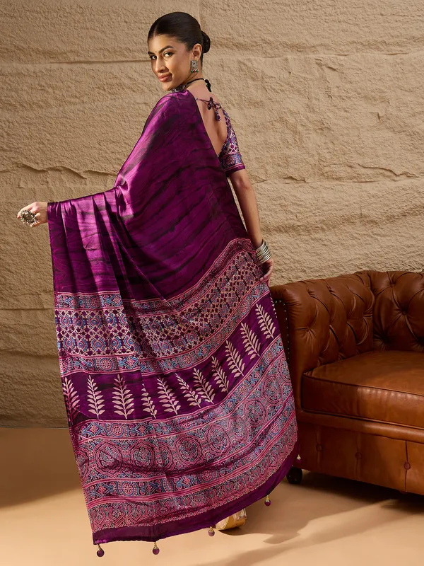 Women's_Crepe_Purple_Printed_Designer_Saree_With_Blouse_Piece