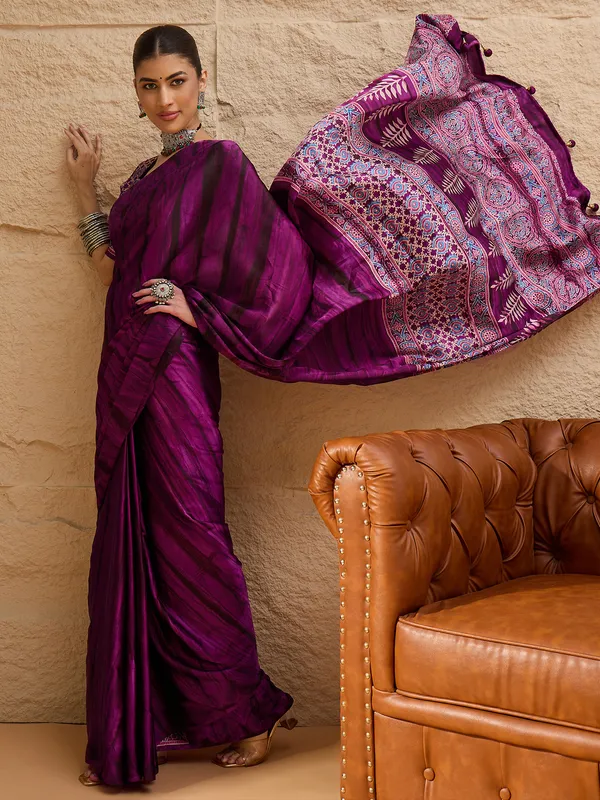 Women's_Crepe_Purple_Printed_Designer_Saree_With_Blouse_Piece