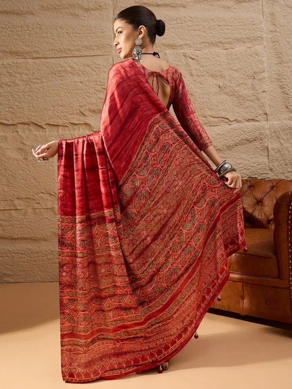 Women's_Crepe_Red_Printed_Designer_Saree_With_Blouse_Piece