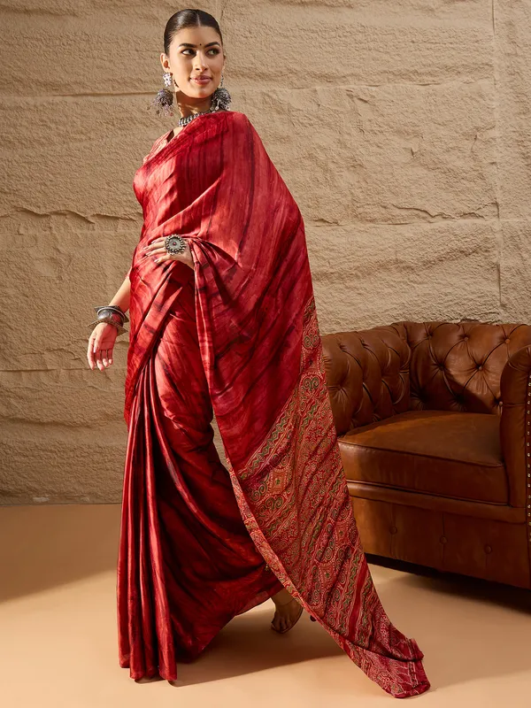 Women's_Crepe_Red_Printed_Designer_Saree_With_Blouse_Piece