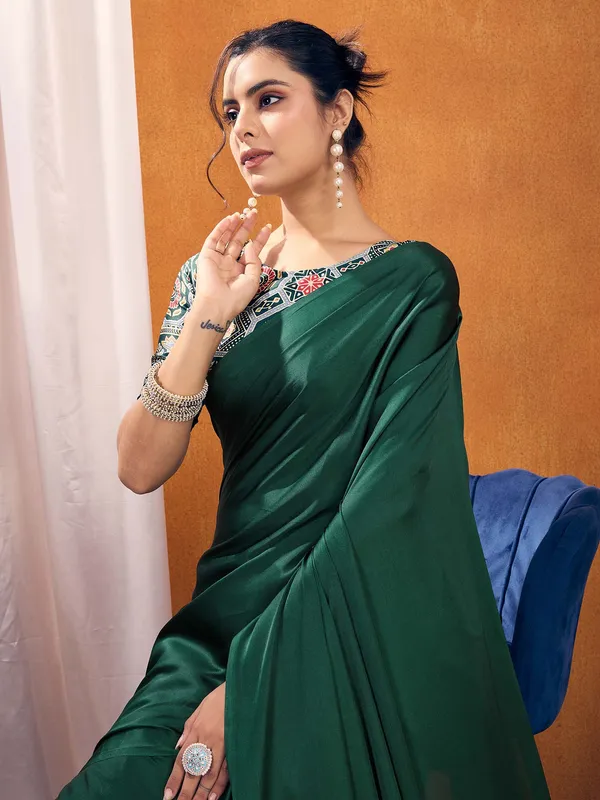 Women's_Satin_Silk_Green_Printed_Designer_Saree_With_Blouse_Piece