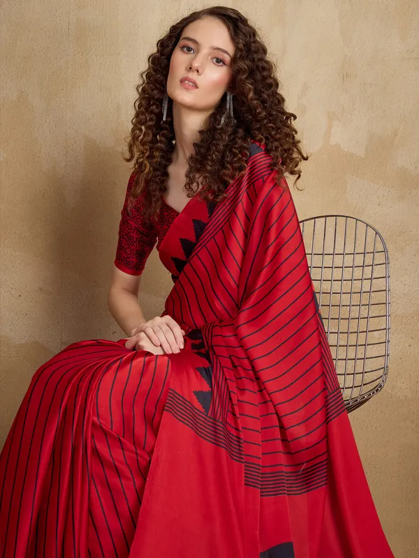 Women's_Satin_Red_Printed_Designer_Saree_With_Blouse_Piece