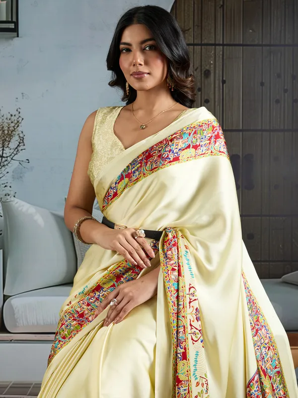 Women's_Satin_Cream_Printed_Designer_Saree_With_Blouse_Piece