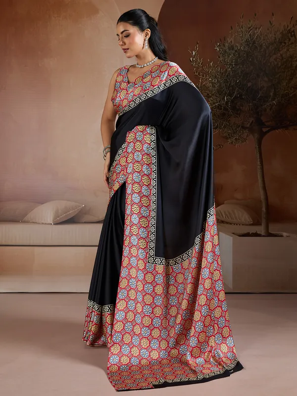 Women's_Pure_Silk_Black_Printed_Designer_Saree_With_Blouse_Piece