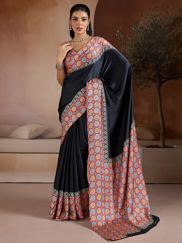 Women's_Pure_Silk_Black_Printed_Designer_Saree_With_Blouse_Piece