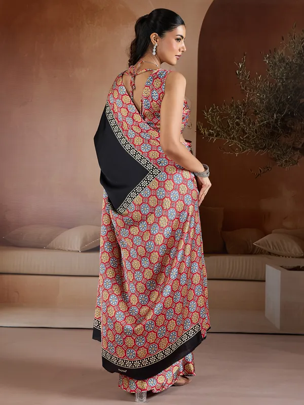Women's_Pure_Silk_Black_Printed_Designer_Saree_With_Blouse_Piece