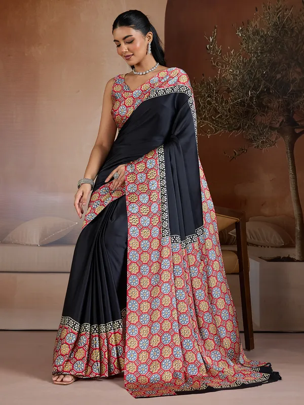 Women's_Pure_Silk_Black_Printed_Designer_Saree_With_Blouse_Piece