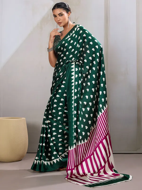Women's_Satin_Green_Printed_Designer_Saree_With_Blouse_Piece