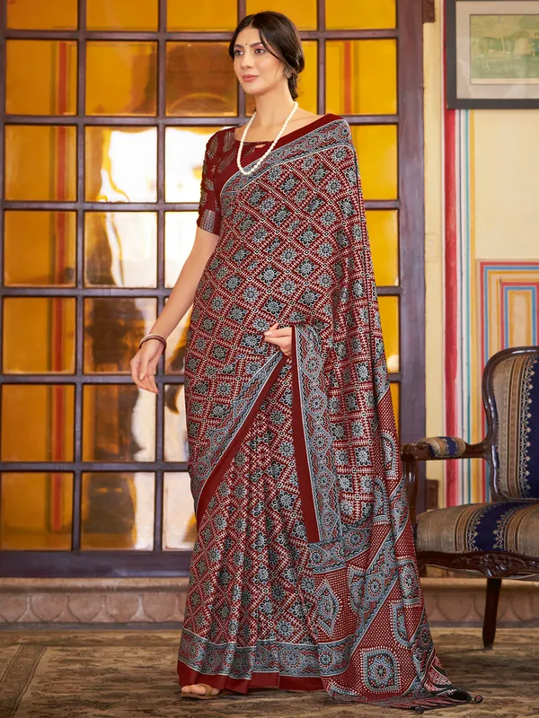 Women's_Crepe_Red_Printed_Designer_Saree_With_Blouse_Piece