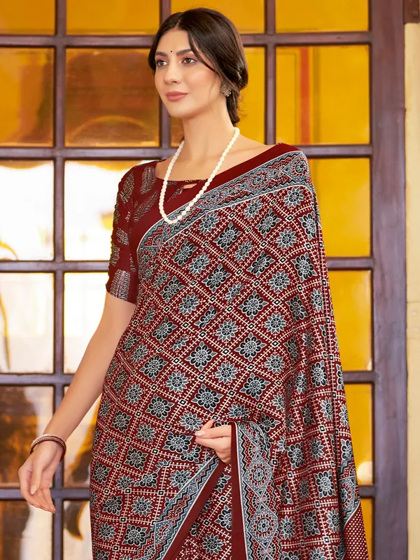 Women's_Crepe_Red_Printed_Designer_Saree_With_Blouse_Piece