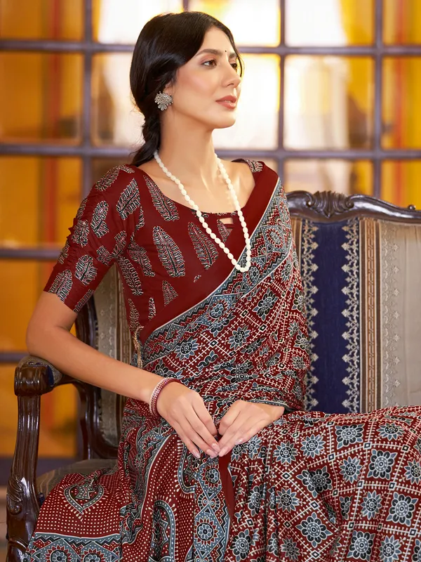 Women's_Crepe_Red_Printed_Designer_Saree_With_Blouse_Piece