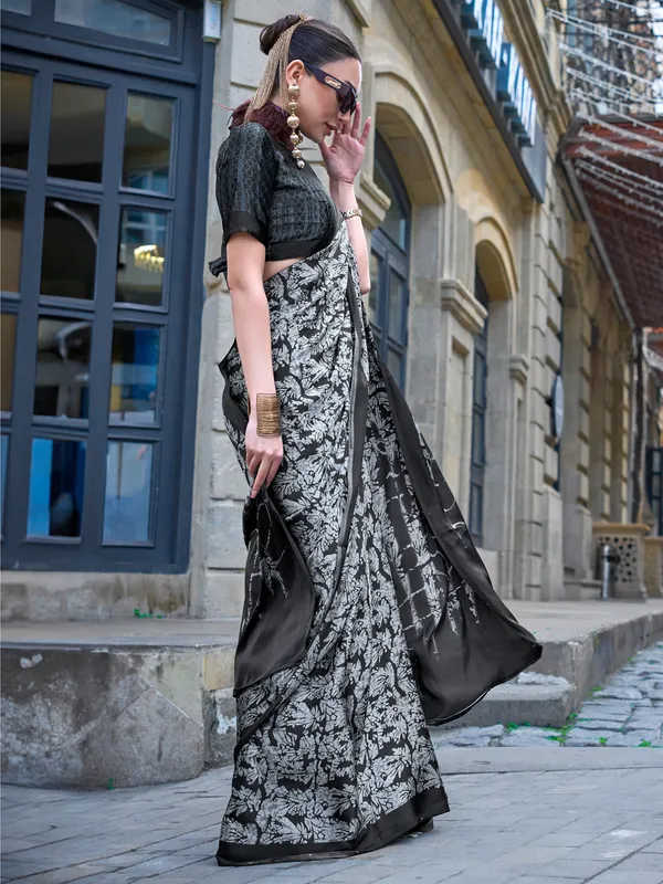 Women's_Crepe_Grey_Printed_Designer_Saree_With_Blouse_Piece