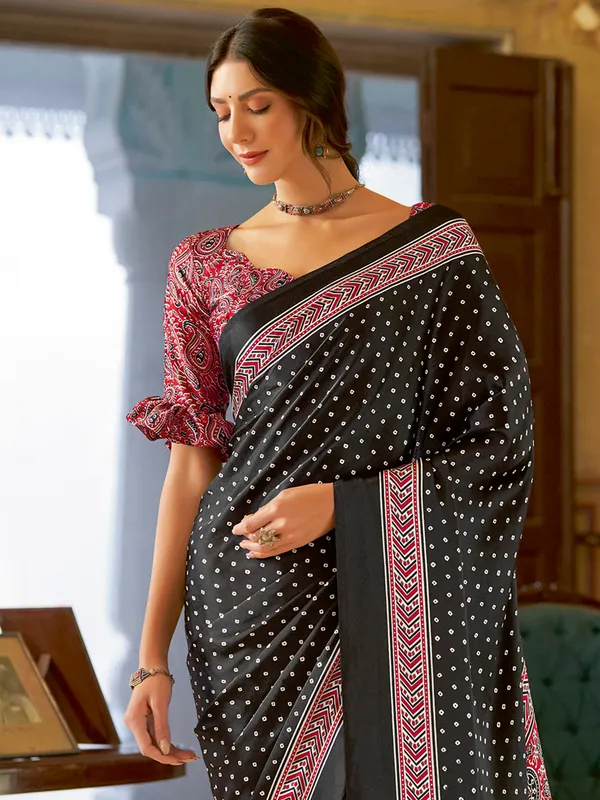Women's_Crepe_Black_Printed_Designer_Saree_With_Blouse_Piece