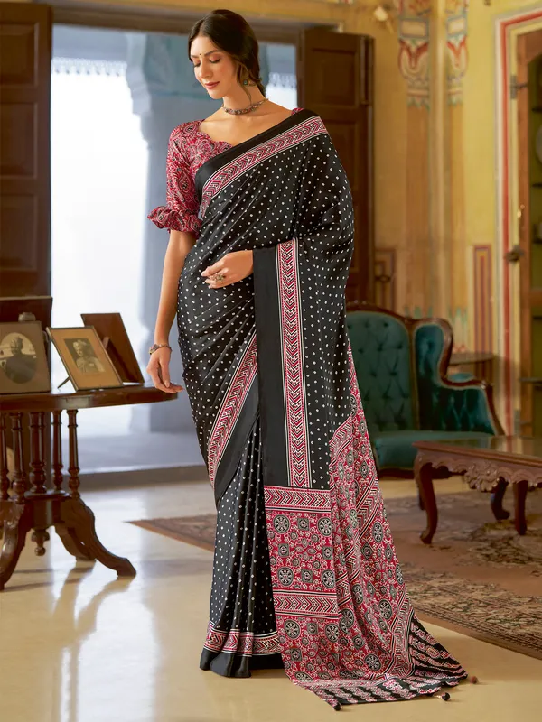 Women's_Crepe_Black_Printed_Designer_Saree_With_Blouse_Piece