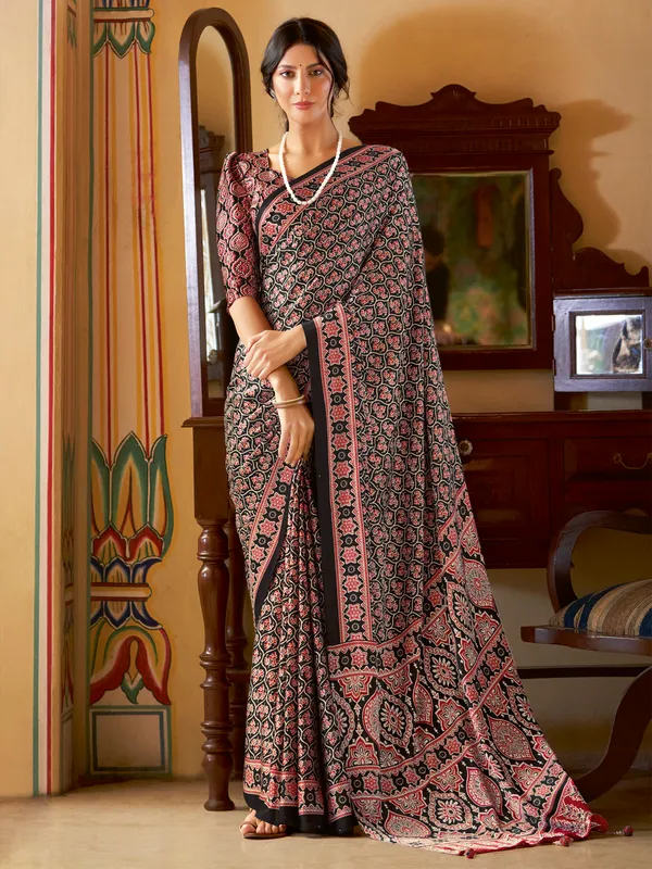 Women's_Crepe_Black_Printed_Designer_Saree_With_Blouse_Piece