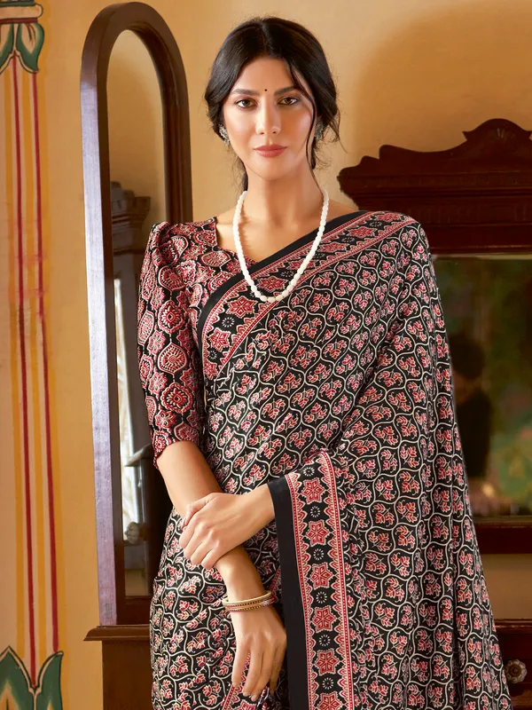 Women's_Crepe_Black_Printed_Designer_Saree_With_Blouse_Piece