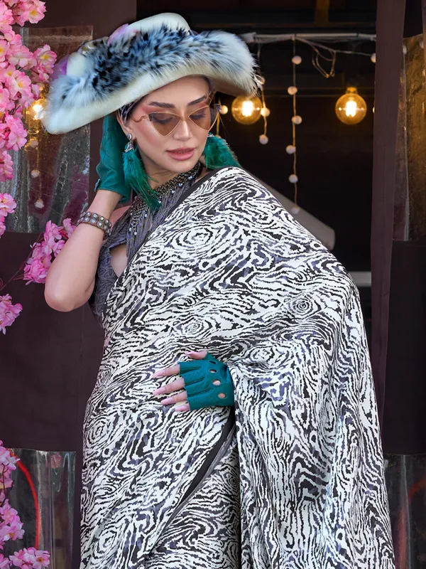 Women's_Crepe_Off_White_Printed_Designer_Saree_With_Blouse_Piece