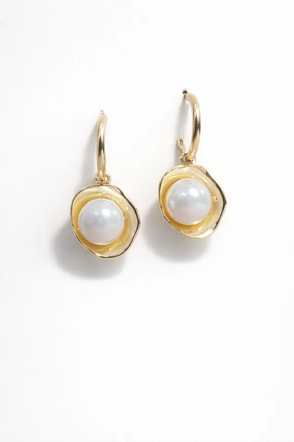 Gold-Polished_Halo_Pearl_Hoop_Earrings