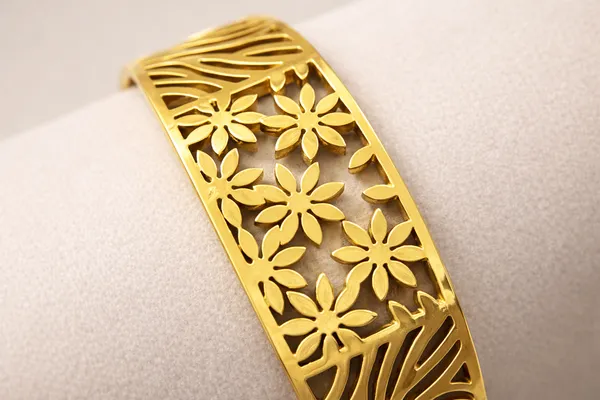 18K_Gold_Plated_Liora_Floral_Bangle-Bracelet