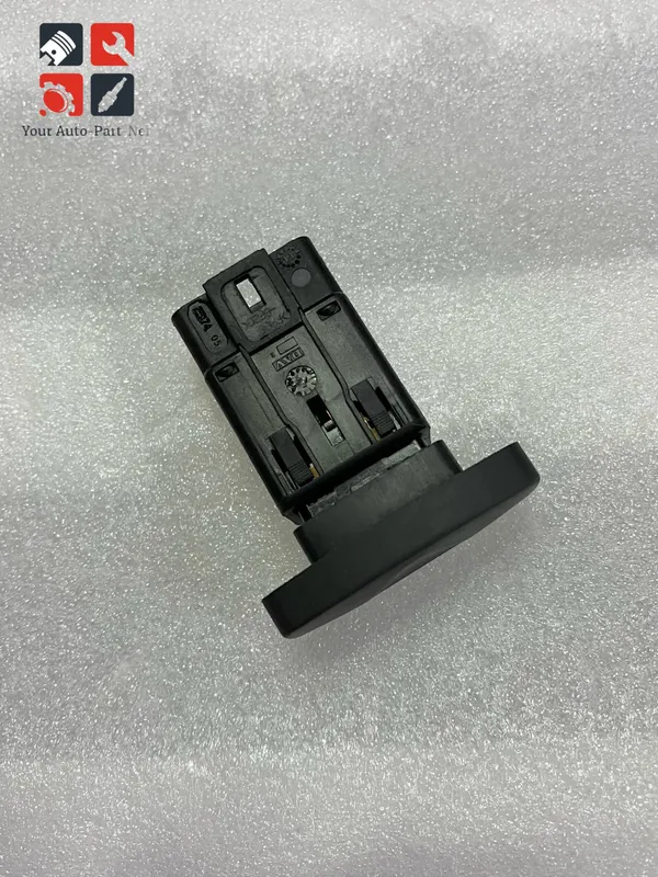 Renault_Duster_Hazard_Switch_Buy_Online